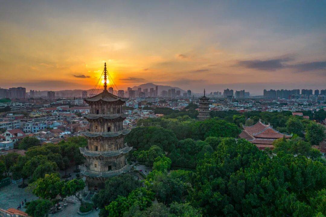 从“长江第一城”到“海丝起点”，要经过多少浪潮？